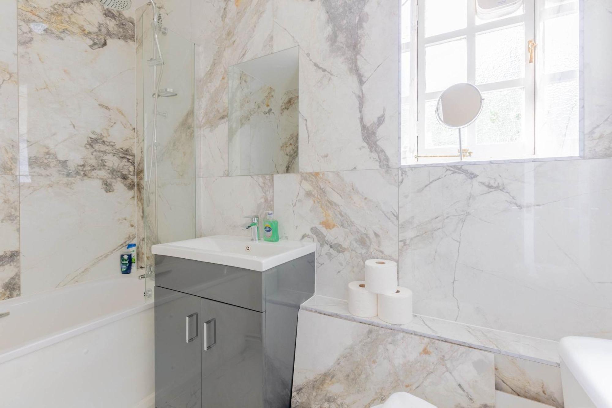 Stylish 1bd Flat Near Iconic Landmarks Appartamento Londra
